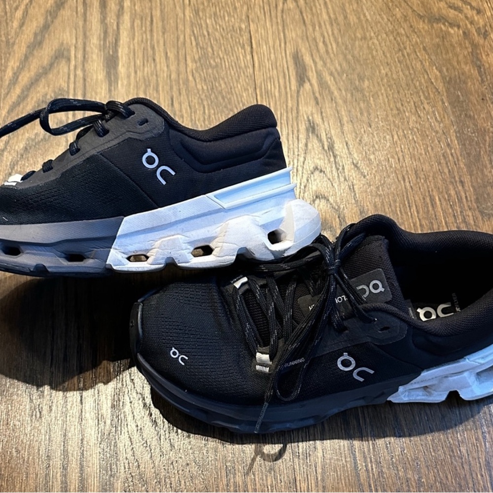 On  cloud Running Black Sneakers
